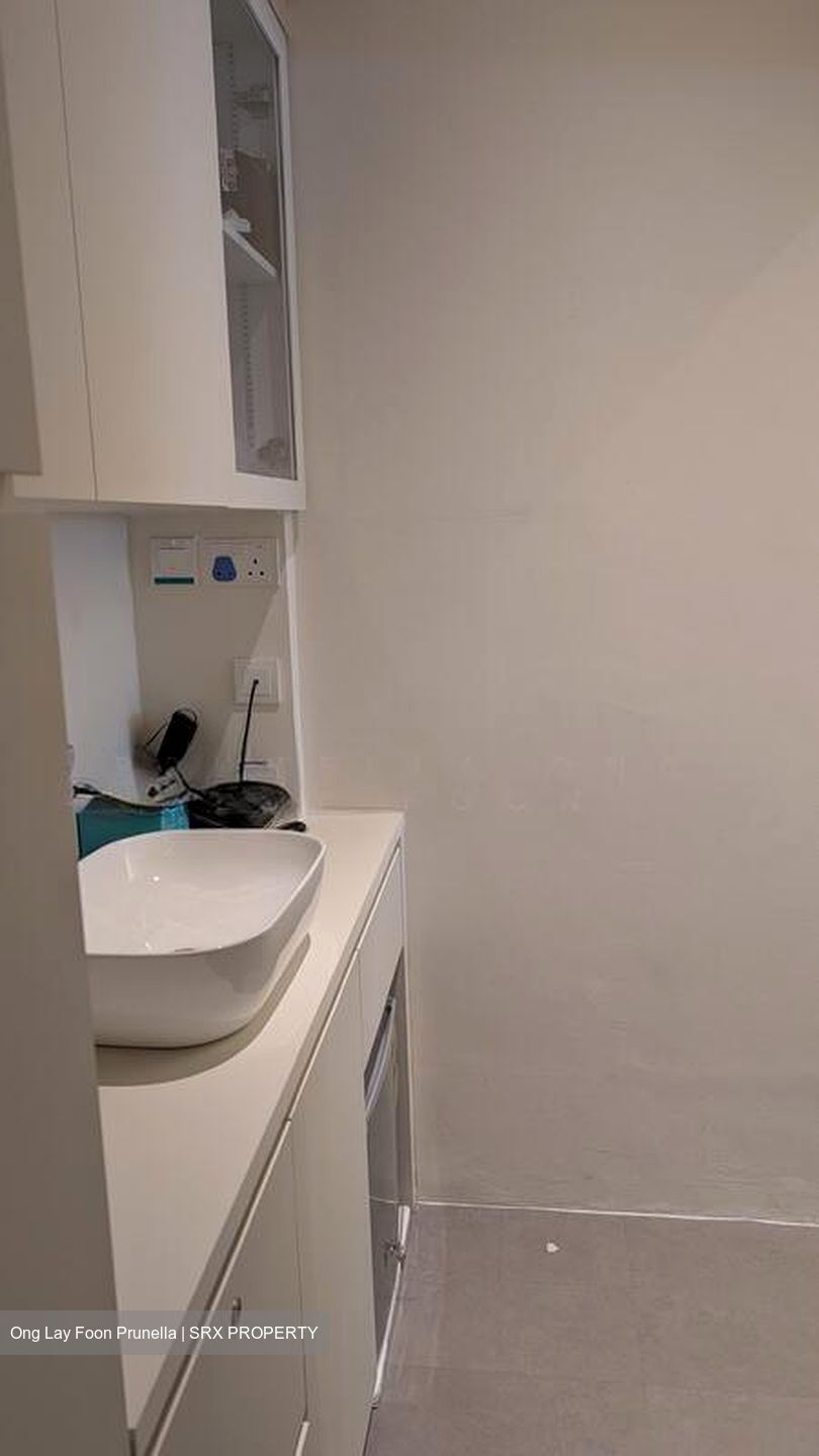 Mount Elizabeth Novena Hospital (D12), Retail #580603421